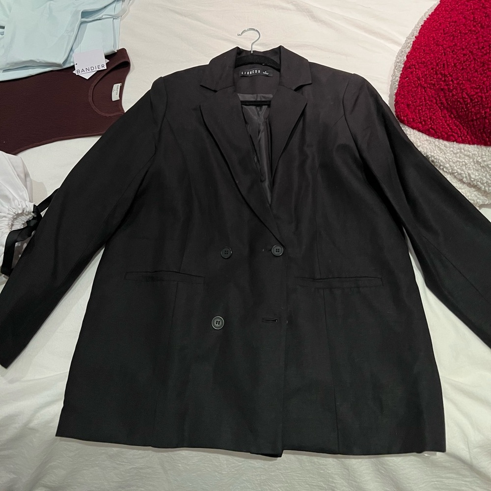 Black oversized Lioness blazer, barely worn!